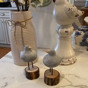 NWOT Gray Bird Set of Two Figurines on Wooden Base BEACH 🌊HOUSE DECOR🏝️